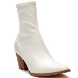 Coconuts by Matisse White Ankle Boots Kyra